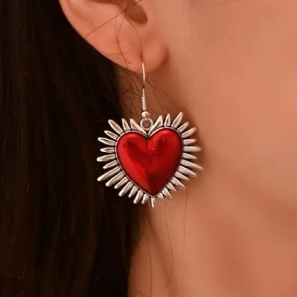 ✨ModCloth Morven Red Silver Heart Earrings - Picture 3 of 5
